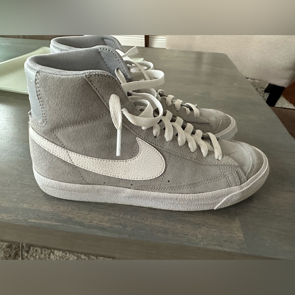 EUC Nike Blazer Mid '77 Suede Grey size 7Y